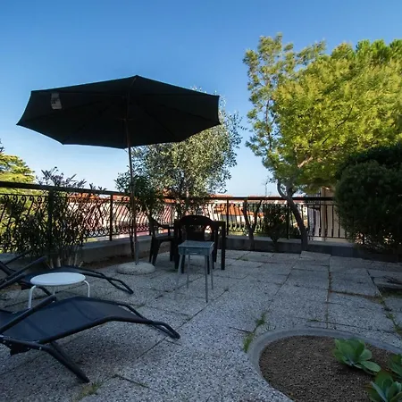 Luminoso Con Ampia Terrazza 산토바르톨로메오알마레