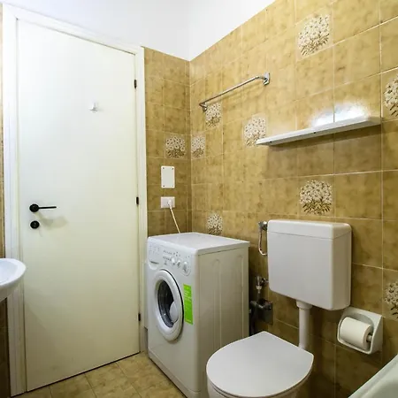 Luminoso Con Ampia Terrazza * 산토바르톨로메오알마레