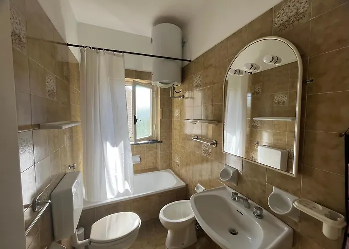 Luminoso Con Ampia Terrazza شقة سان بارتولومِيو آل ما